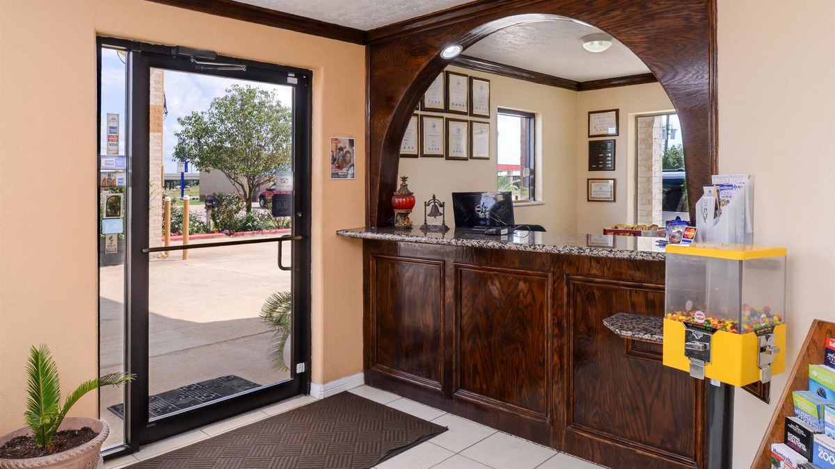 Waller Hotel | Americas Best Value Inn & Suites Waller Prairie View