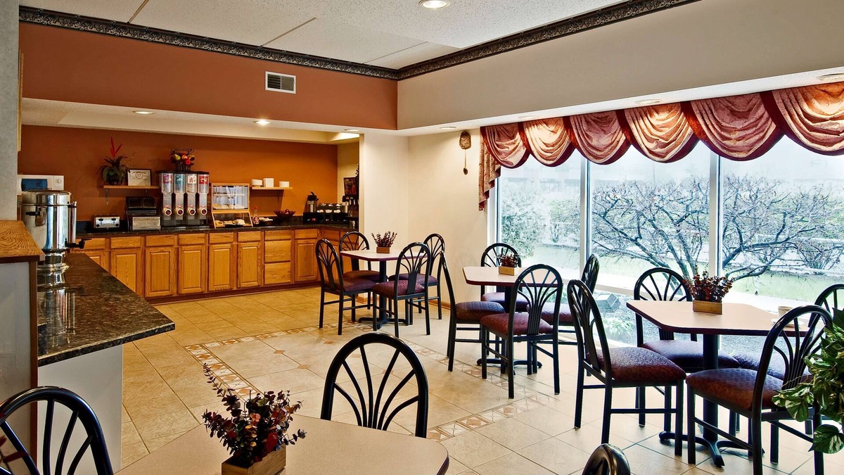 Waukegan Hotel | Americas Best Value Inn & Suites Waukegan Gurnee
