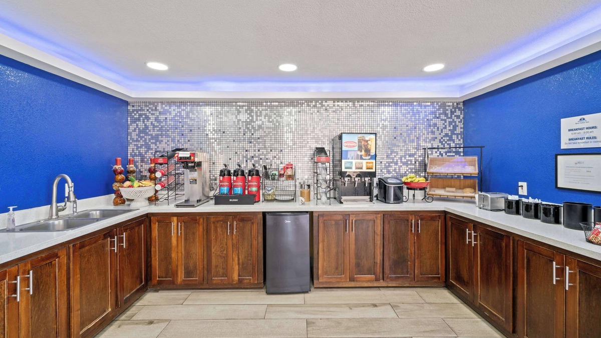 Brenham Hotel | Americas Best Value Inn & Suites Brenham