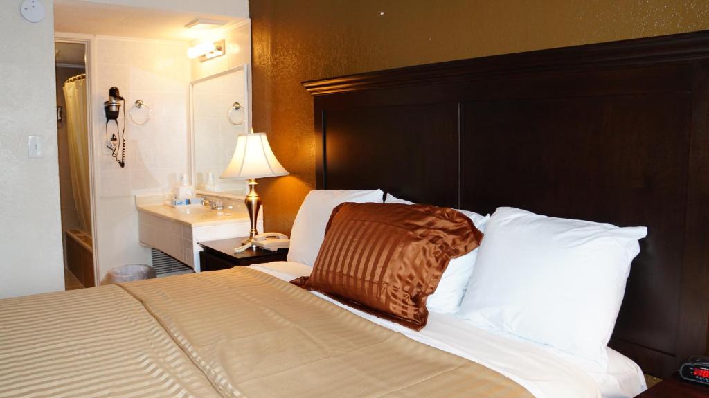 South Kansas City Hotel | Americas Best Value Inn & Suites Kansas City