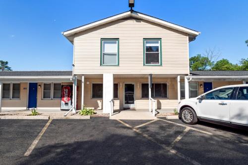 Jonesville Hotel | Americas Best Value Inn Jonesville/Hillsdale