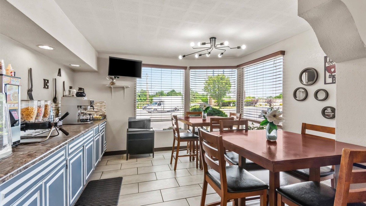 Williamstown Hotel | Americas Best Value Inn & Suites Williamstown