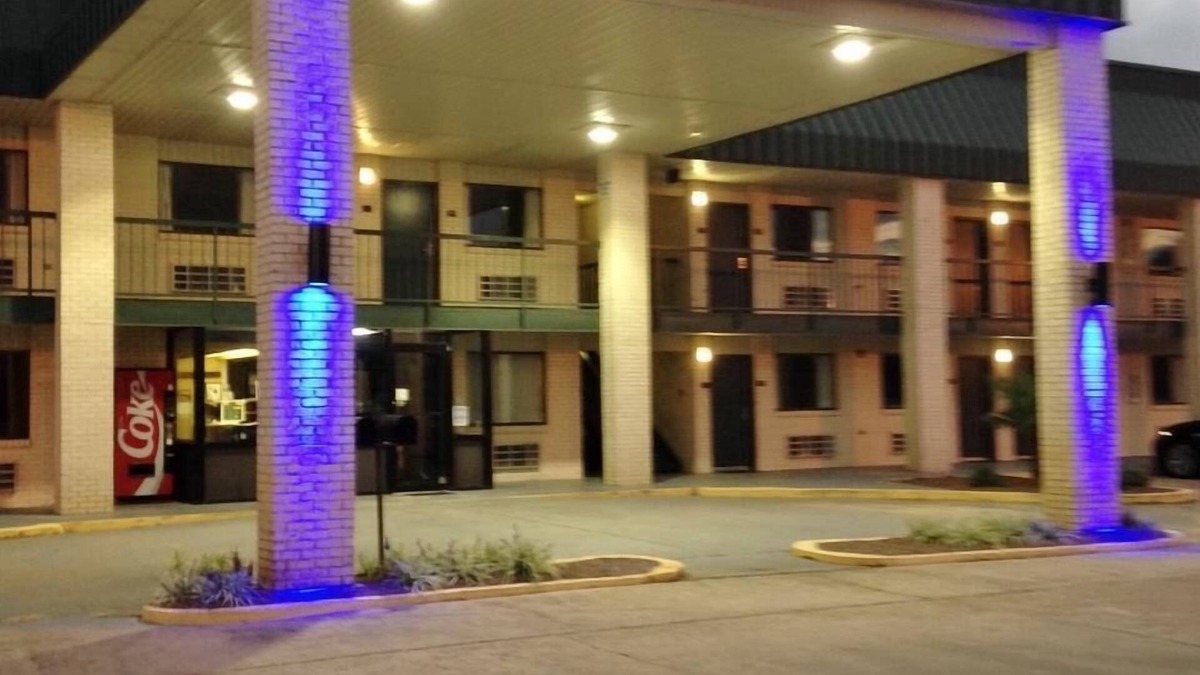 Winona Hotel | Americas Best Value Inn Winona