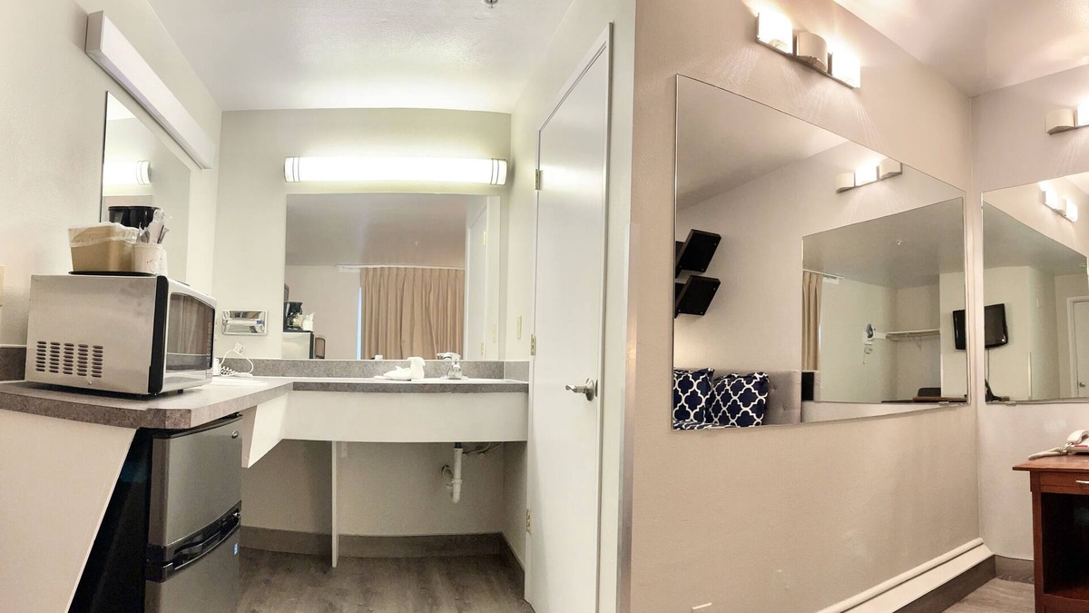 Westminster Triangle Hotel | Americas Inn and Suite
