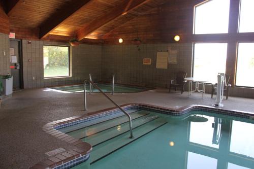 West Burlington Hotel | AmericInn by Wyndham West Burlington