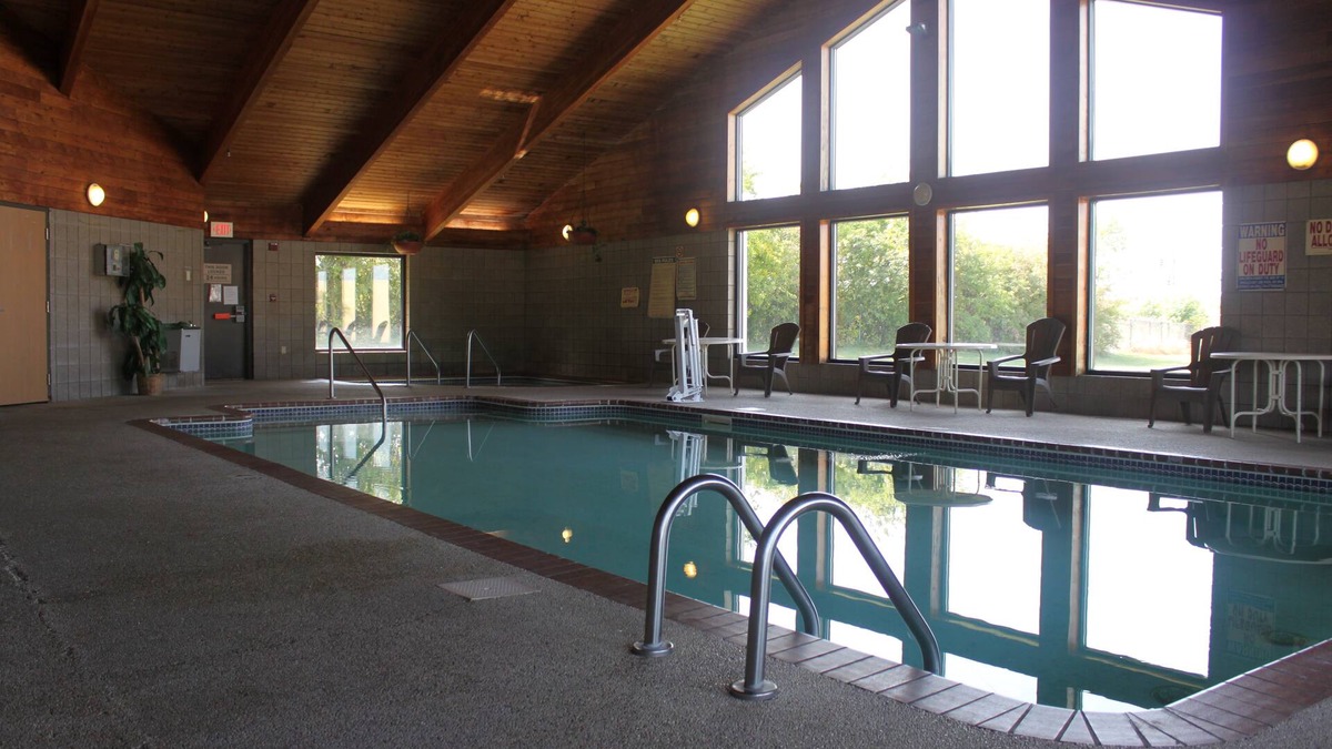 West Burlington Hotel | AmericInn by Wyndham West Burlington