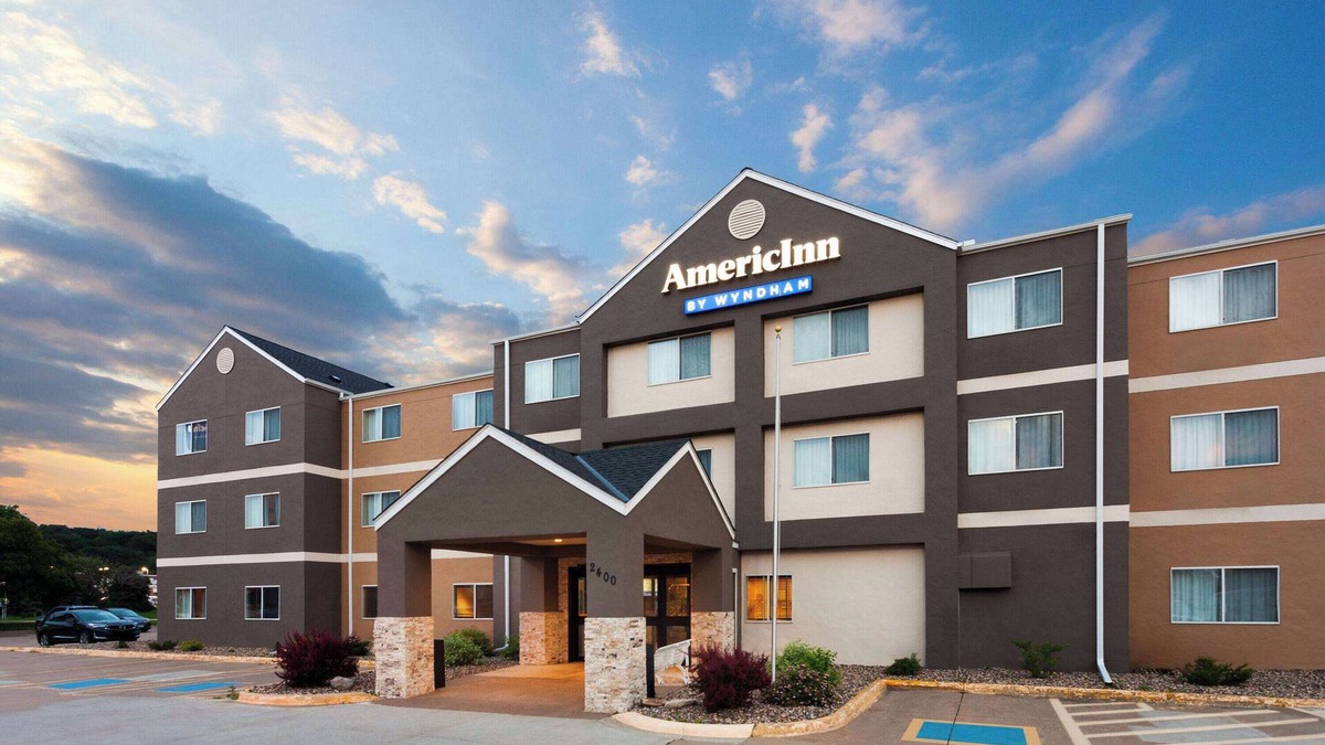 Hudson Hotel | AmericInn by Wyndham Hudson