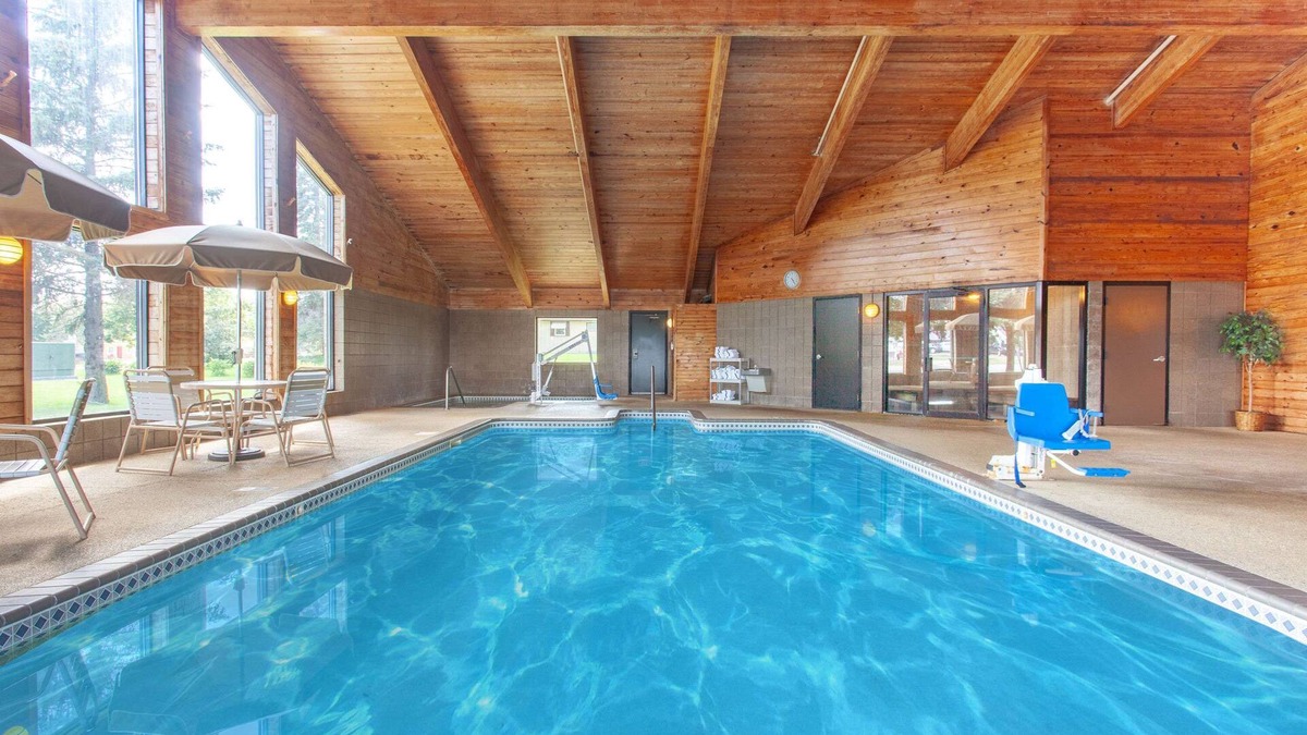 Hutchinson Hotel | AmericInn by Wyndham Hutchinson