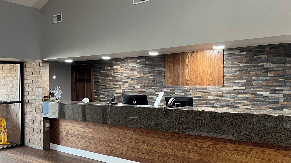 Marshfield Hotel | AmericInn by Wyndham Marshfield