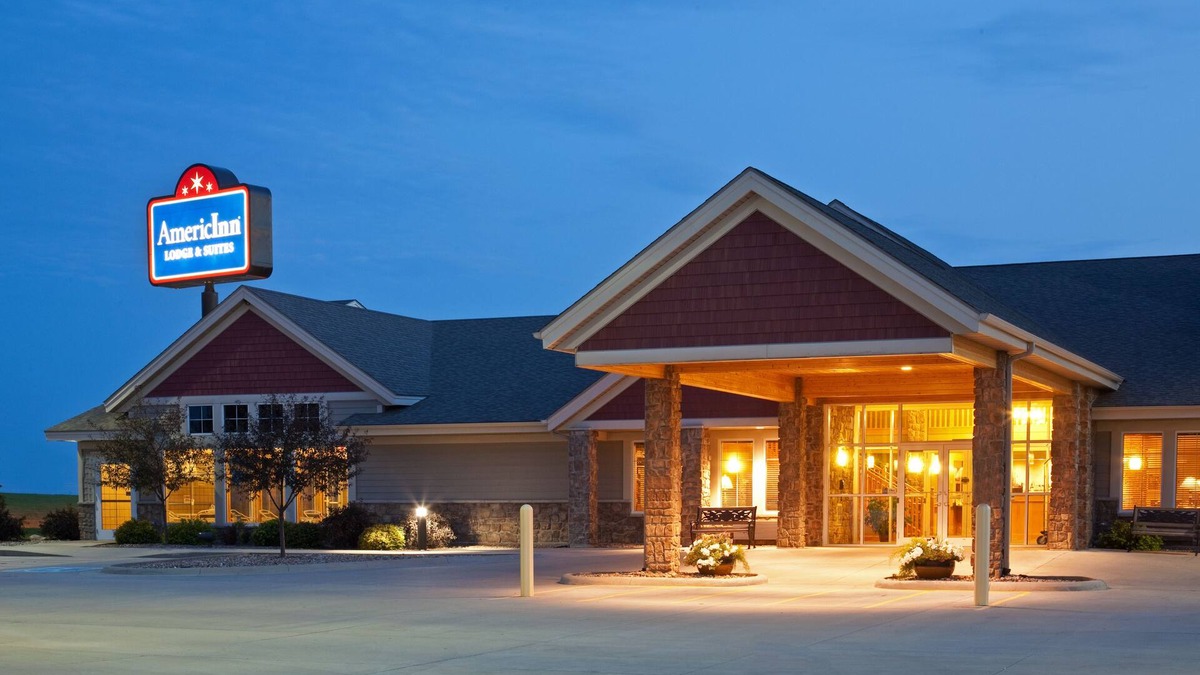 Osage Hotel | AmericInn by Wyndham Osage