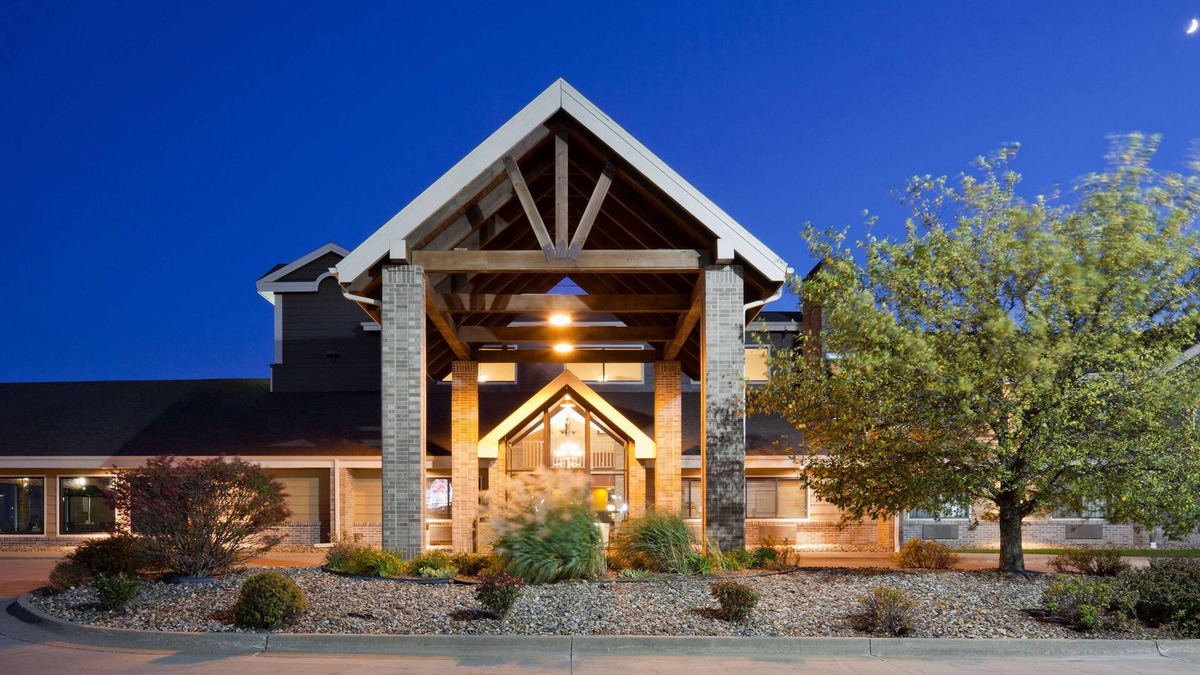Osceola Hotel | AmericInn by Wyndham Osceola