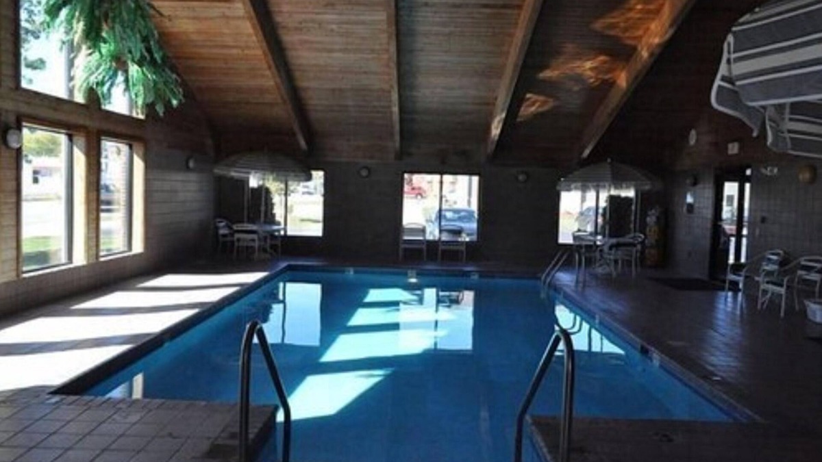 Plymouth Hotel | AmericInn by Wyndham Plymouth