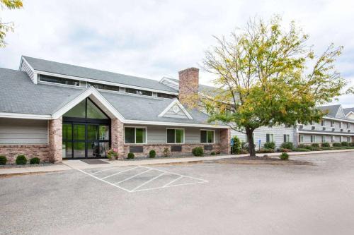 Red Wing Hotel | AmericInn by Wyndham Red Wing