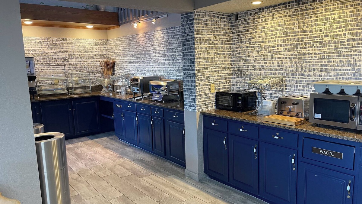 Chippewa Falls Hotel | AmericInn by Wyndham Chippewa Falls
