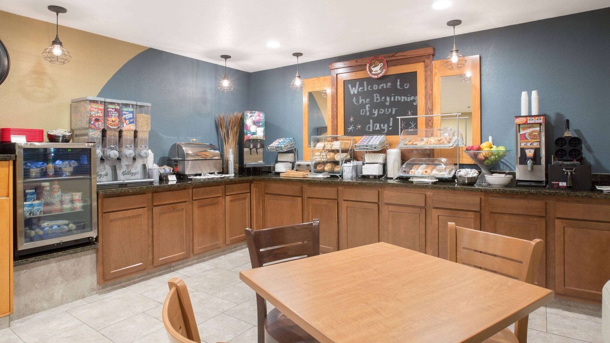 Mount Pleasant Hotel | AmericInn by Wyndham Mount Pleasant