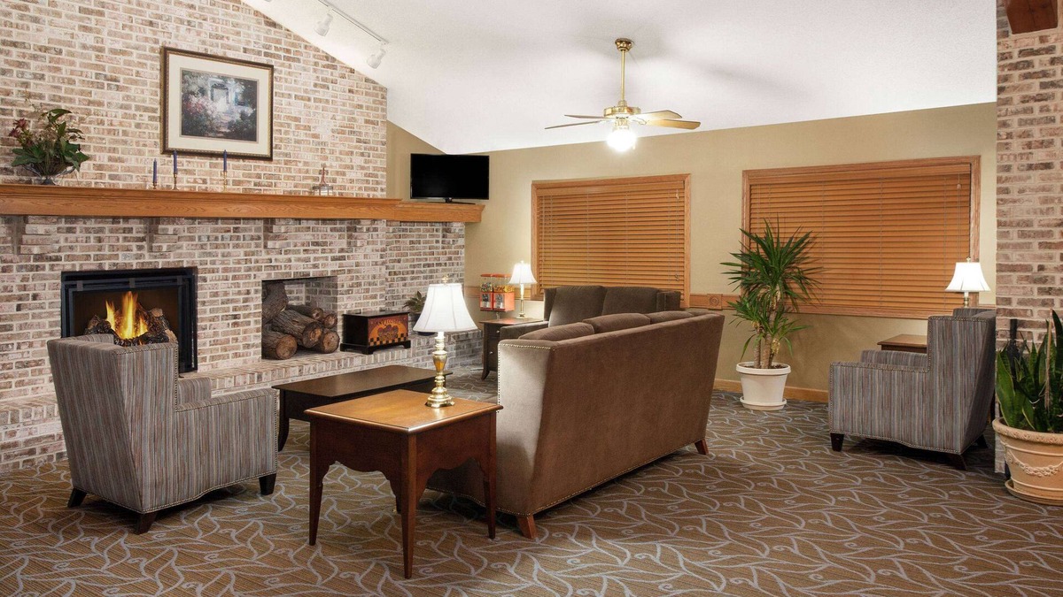 Webster City Hotel | AmericInn by Wyndham Webster City
