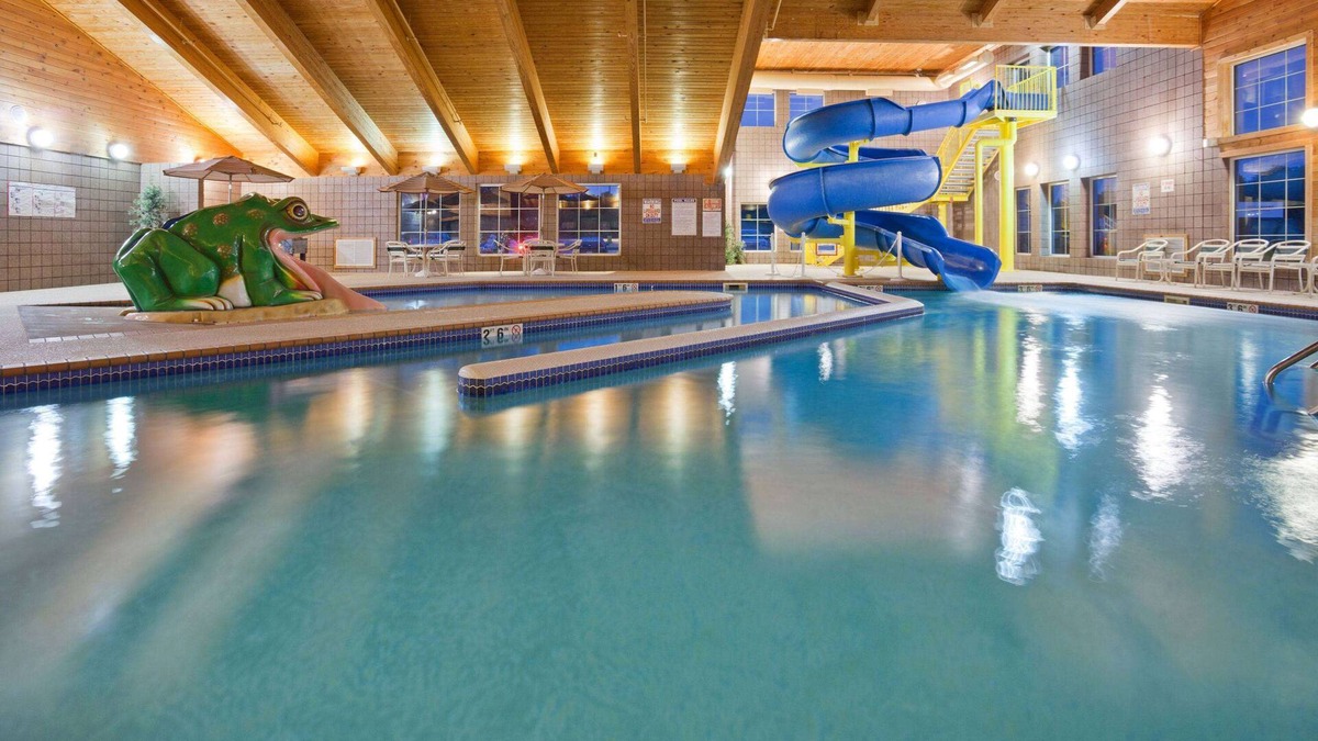 Wetmore Hotel | AmericInn by Wyndham Wetmore Munising