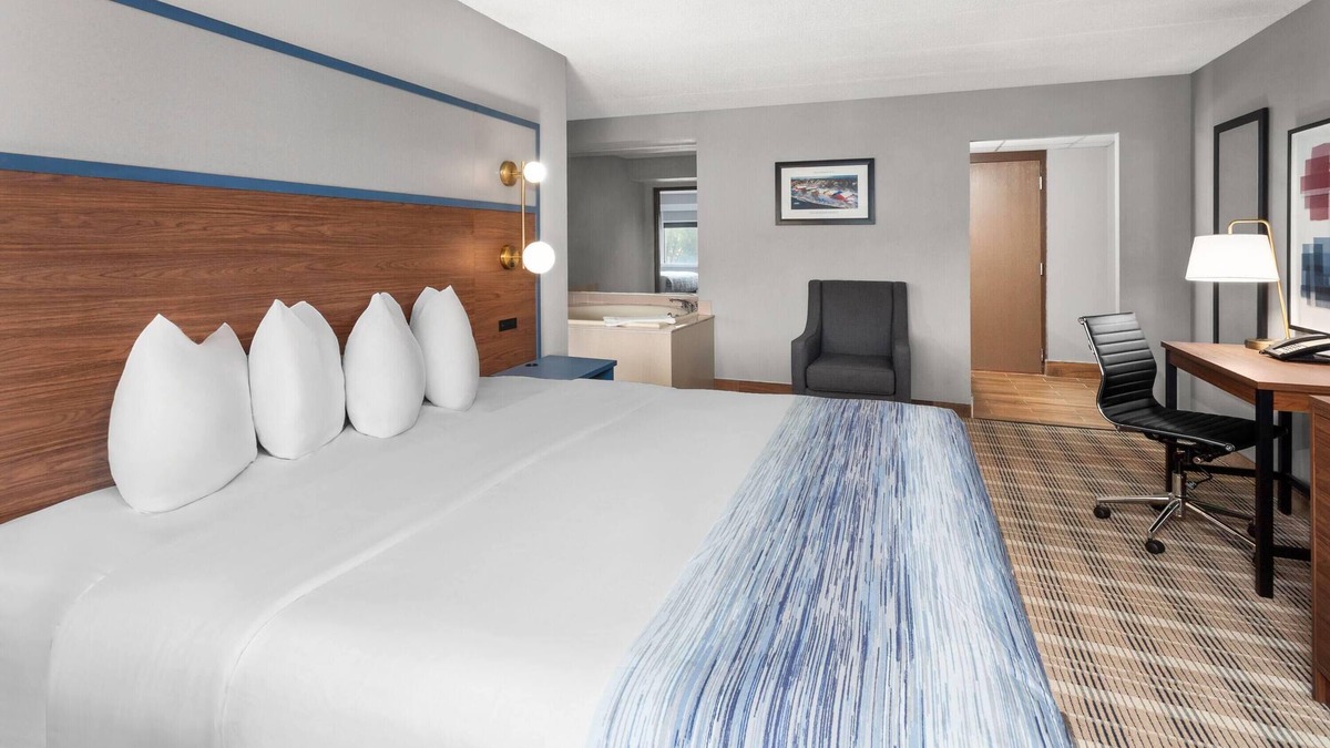 West Baraboo Hotel | AmericInn & Suites By Wyndham Baraboo Event Center