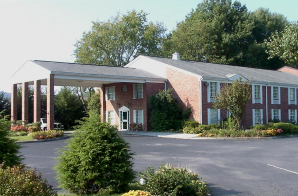 Elizabethton Hotel | Americourt Hotel and Suites - Elizabethton