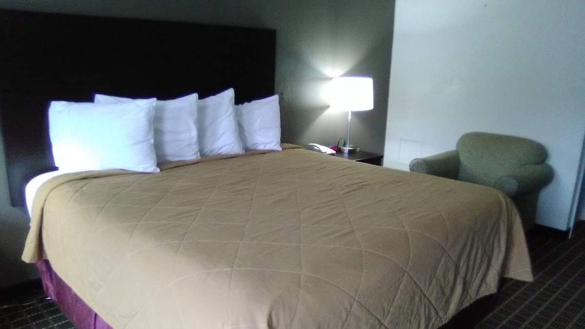 Helen Hotel | Ameriview Inn and Suites