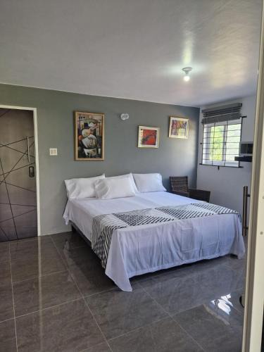Beverly Hills House | Amharic