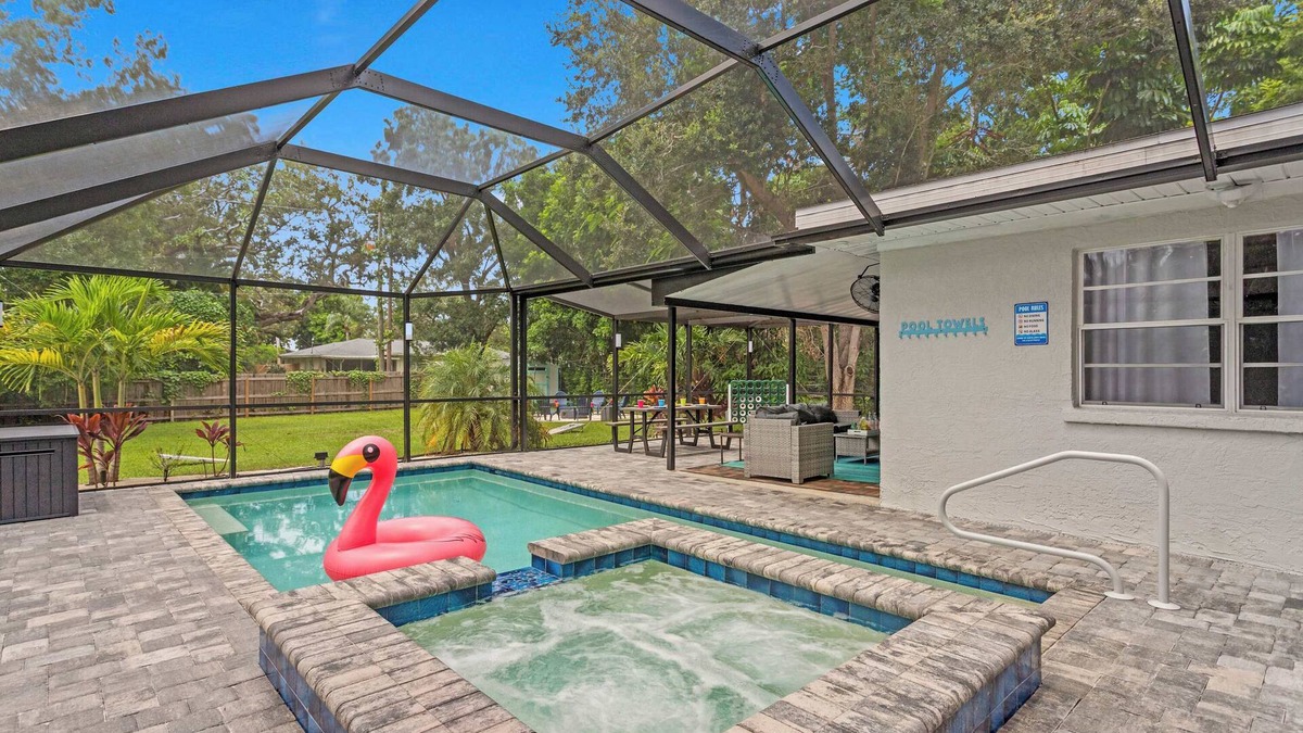 West Bradenton House | AMI Beaches + Heated Salt Pool & Spa + Game Room