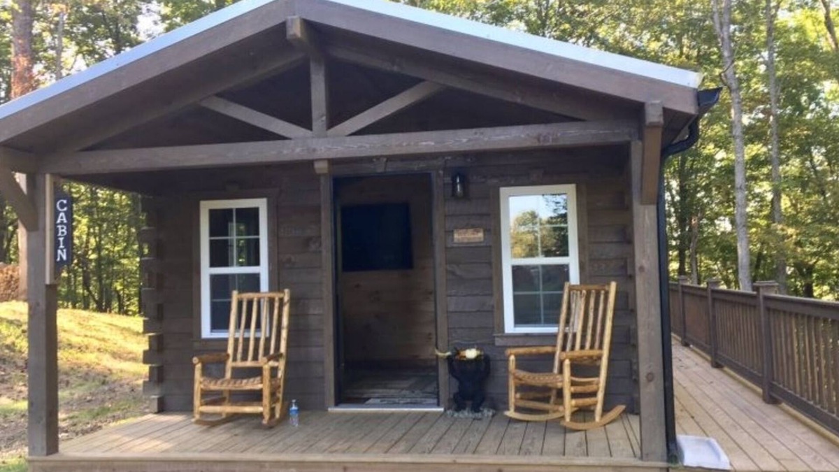 Fort Gay Cabin | Amish-Built Log Cabin with Private Ravine Views