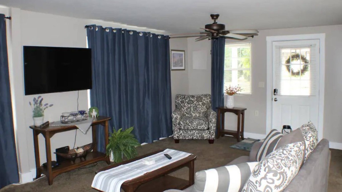 Sugarcreek House | Amish Country Get-away in the heart of Sugarcreek!