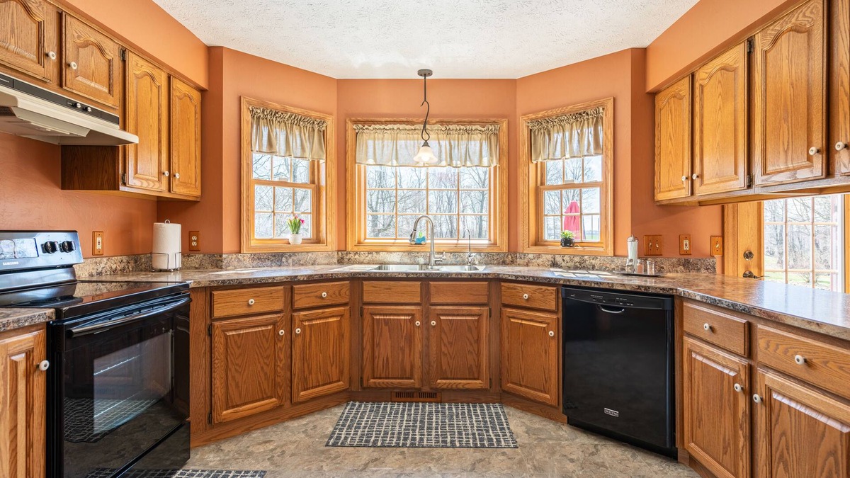 Keene House | Amish Country, Hot Tub, Gorgeous View, sleeps 8