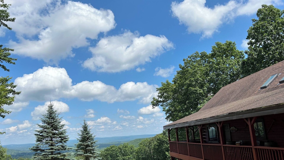 Hickory Hills House | Amish-Made Log Home- 50 Mile View, Hot Tub, Fire-pit, 4 Mi to Gorge!