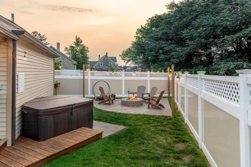 Intercourse Villa | AmishGuestCottage~cozystudio~hottub~patio