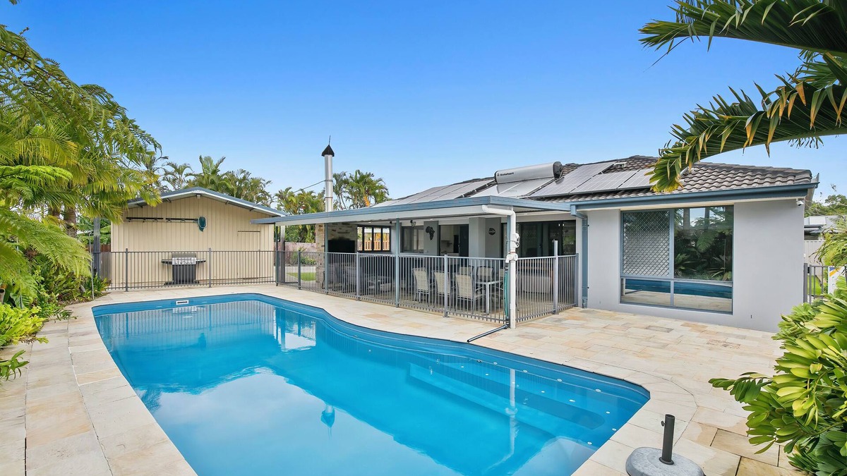 Sandstone Point House | Amity Place