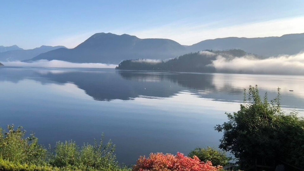 West Porpoise Bay House | Among the most idyllic mountain and ocean-front views on earth. Literally.