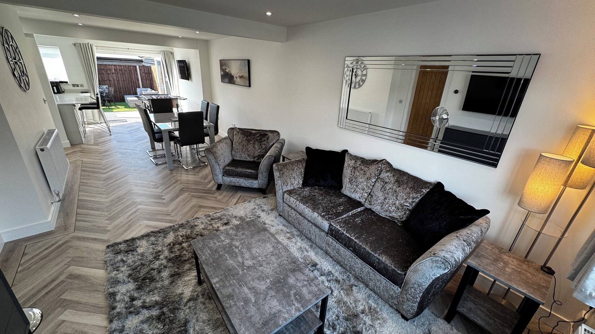 Aylesbury House | Amora Stays, Luxury 3 bedroom home, in the heart of Aylesbury.