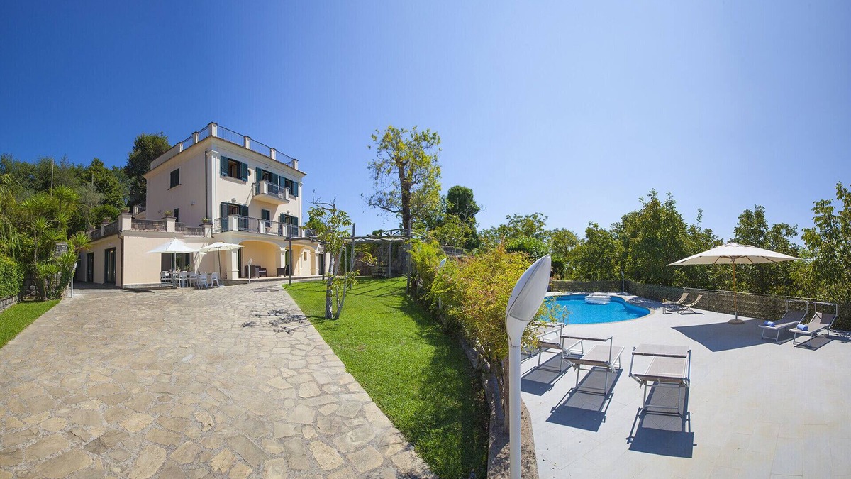 Sant'Agata sui Due Golfi Villa | AMORE RENTALS - Villa Il Noce with Private Pool, SPA, Garden, BBQ and Parking