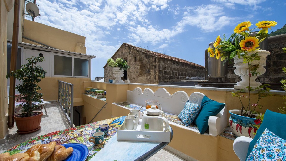 Liparlati Ski Chalet | AMORE RENTALS - Casa Barbera B with Private Terrace and Air Conditioning