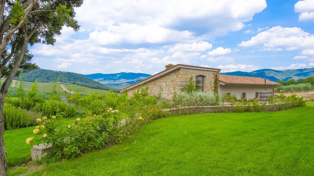 Panzano in Chianti Villa | AMORE RENTALS - Villa Bacci with Indoor Heated Pool, Garden, Terraces and Parking