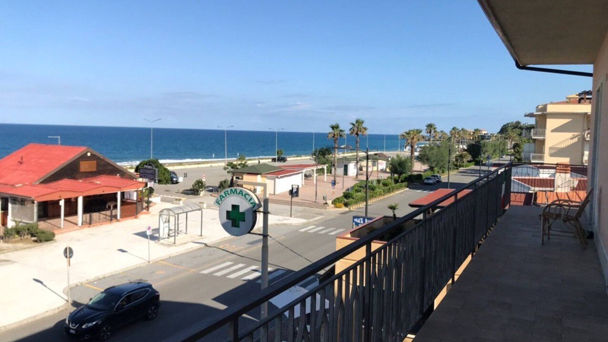 Falerna Marina House | Ampio Appartamento a 20 Metri dal Mare con Ampio Balcone Vista Mare