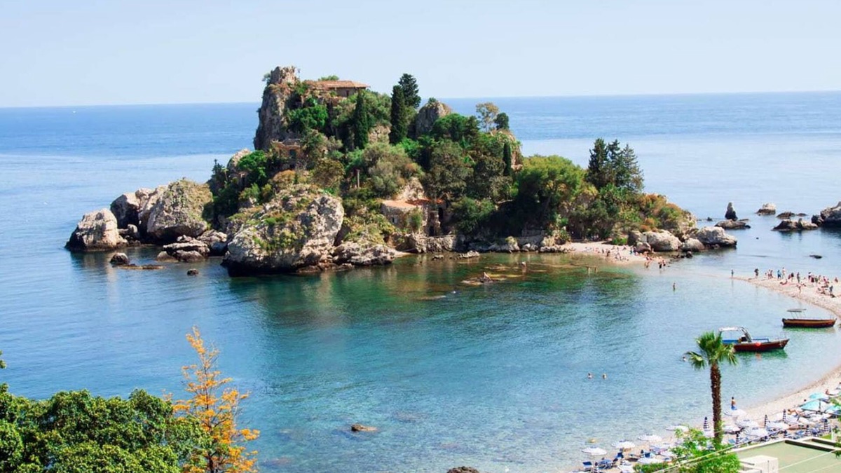 Sant'Anna Apartment | Ample angular two-rooms seafront apartment furnishednand well equipped
