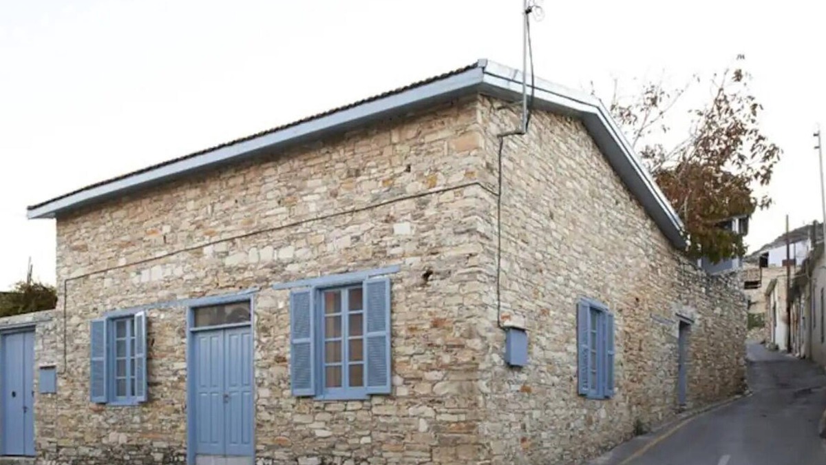 Pano Lefkara House | AMPLE PLACES, Polytimo House and Monadiko Housenat Pano Lefkara Village