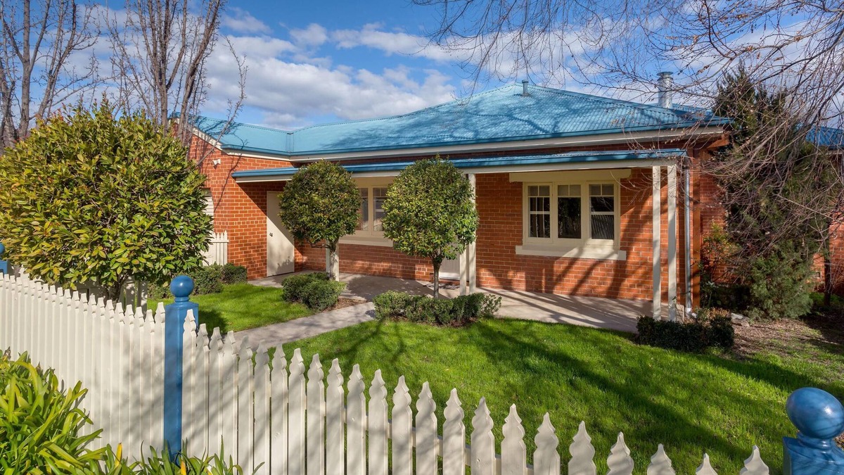 East Albury House | Ampleforth East- spacious and stunning, parking and wifi! - Spacious four bedroom home
