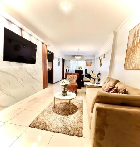 La Aurora Villa | Amplia Casa con Piscina en Guayaquil, La Aurora
