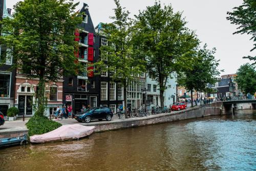 Canal Ring Hostel | Amsterdam Downtown Hotel Canal View