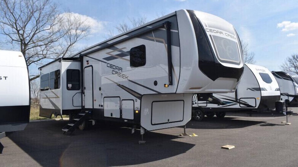 Mayfield Cabin | Amy's little fifth wheels welcome to stay!