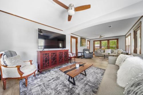 Russellville House | Amys Place Remolded 4 Bedroom near Arkansas Tech