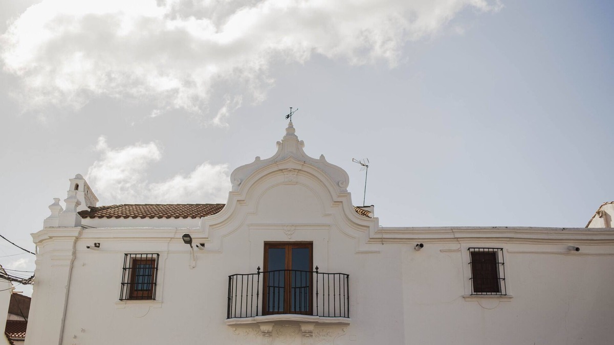 Villalba de los Barros House | An 18th century villa with renovated spirit