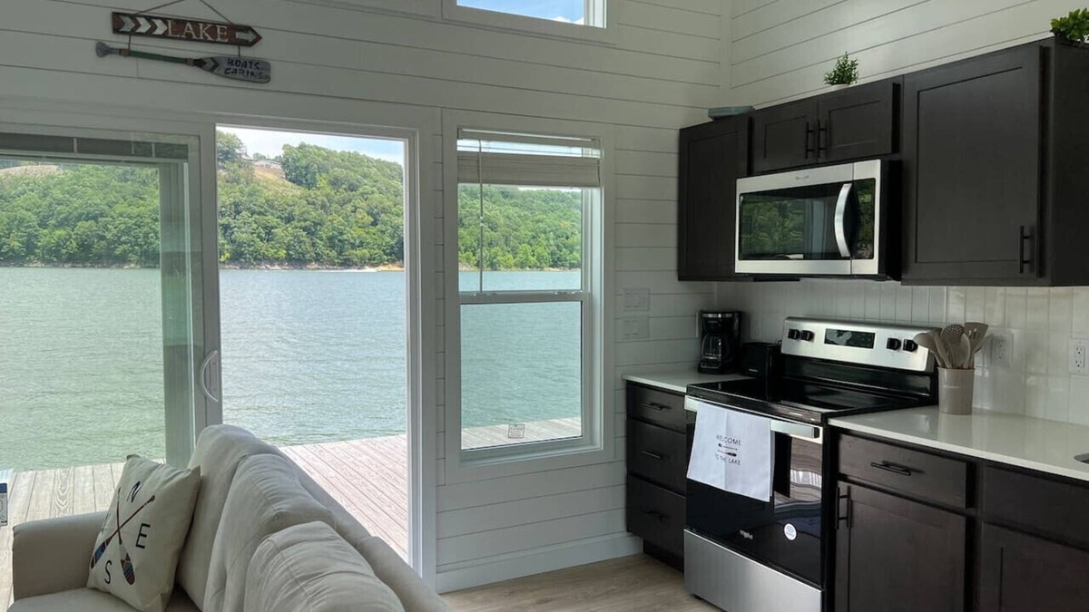 Russell Springs Boat Rental | An Absolute Blast - Lake Cumberland Marina