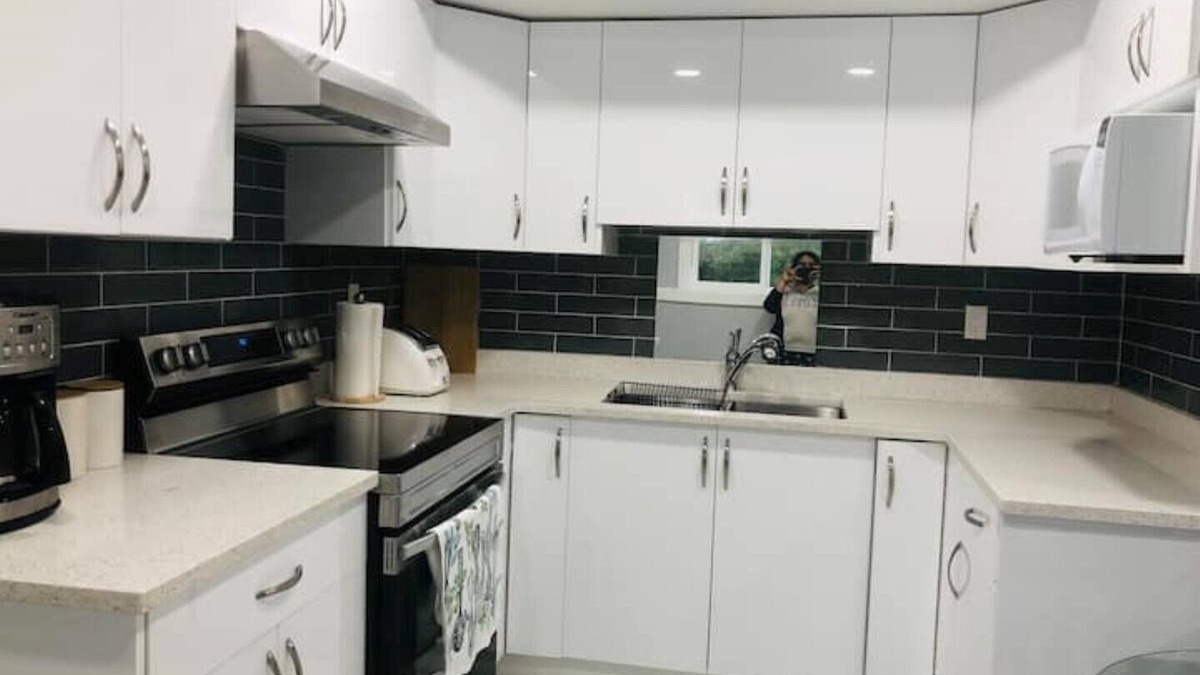 Mission Condo | An adorable 2 BR suite with own kitchen & laundry