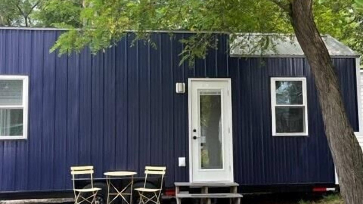 Elizabethtown House | An adorable tiny home perfect for your tiny getaway!