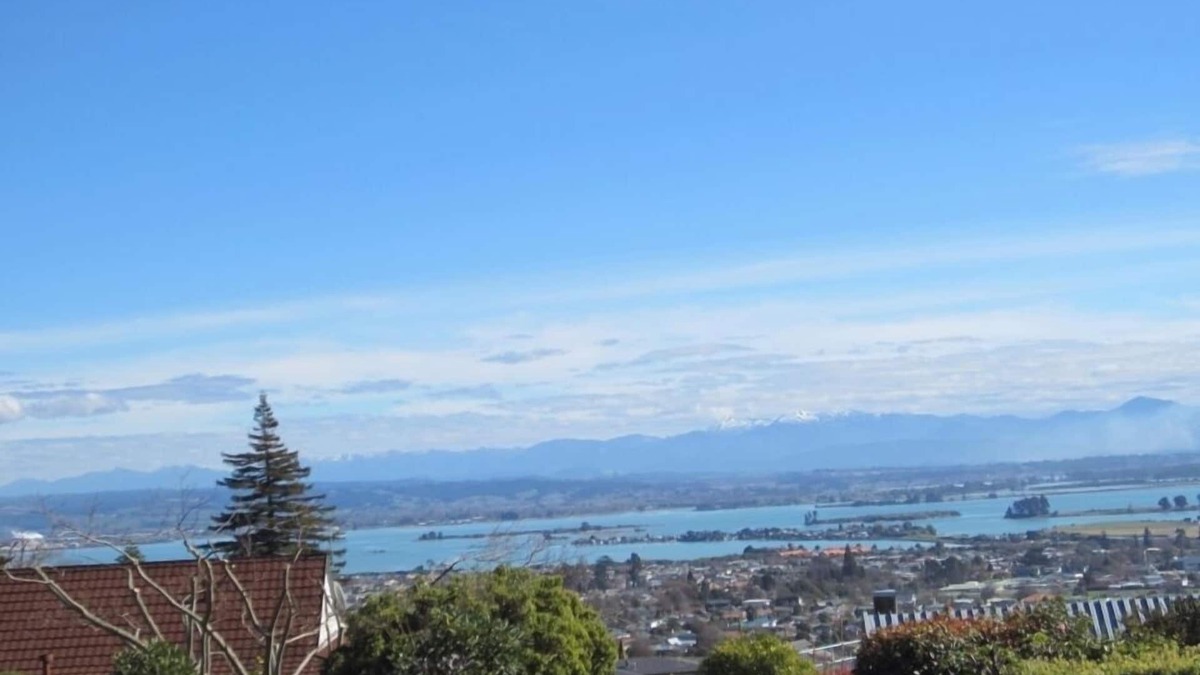 Nelson House | An all day sun, quiet, with great views holiday home